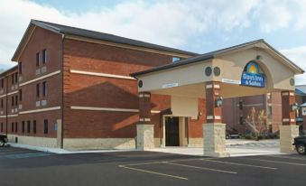 Days Inn & Suites by Wyndham Jeffersonville IN