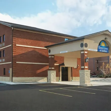 Days Inn & Suites by Wyndham Jeffersonville IN