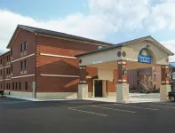 Days Inn & Suites by Wyndham Jeffersonville IN Hotels in Jeffersonville