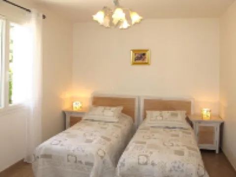 Jaune Hotels in Carqueiranne