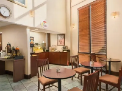 亨特斯維爾-夏洛特地區温德姆速8酒店 亨特斯維爾酒店