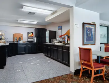 Super 8 by Wyndham Gettysburg Отели в г. Боннеовилл