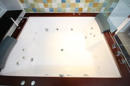 Hotel Don Отели рядом со станцией Changwonjungang Railway Station