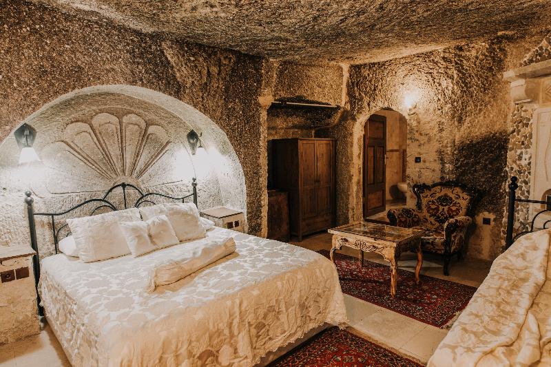 Holiday Cave Hotel