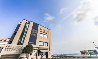 Mipo Oceanside Hotel