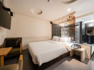 Hanam Lucy Hotel