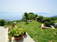 Josip Hotel di 