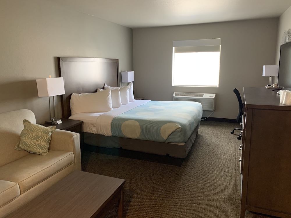 Sandhill Inn & Suites