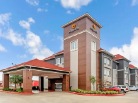 La Quinta Inn & Suites by Wyndham Orange Hotels in Orange