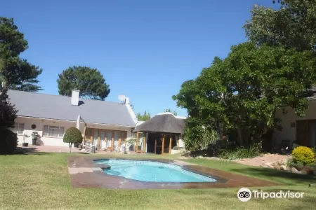 KaapsePracht Bed & Breakfast Отели в г. Сомерсет-Уэст