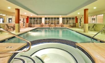 Holiday Inn Express & Suites Grand Rapids-North