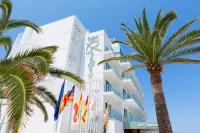 HSM Linda Playa Hotels near Platja Palmira