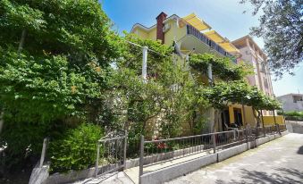 Apartments Calenic - Housity