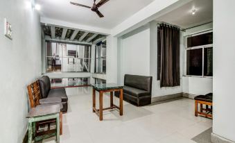 OYO 27698 Hotel Navneet Residency