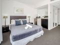privately-owned-hotel-room-by-cairns-marina-222
