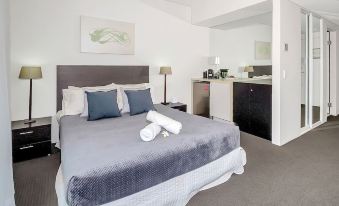 Privately Owned Hotel Room by Cairns Marina 222