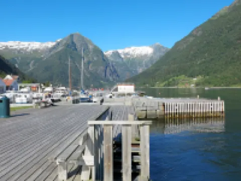 Målsnes Hotels in Balestrand