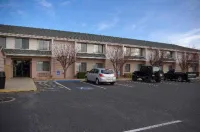 Days Inn & Suites by Wyndham Kanab - Motels