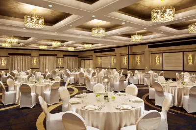 Sheraton LaGuardia East Hotel Hotels near St John's University