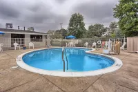 American Inn - Pools