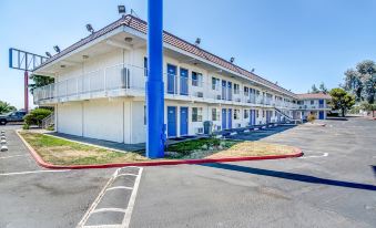 Motel 6 Stockton, CA - Charter Way West