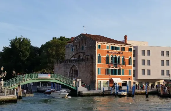 聖基亞拉教堂酒店