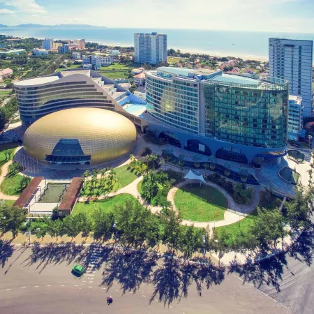Pullman Vung Tau Отели рядом с достопримечательностью «Пляж Бэк»