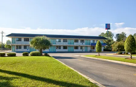 Motel 6 Valdosta, GA - University