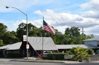 Red Bluff Inn Hotels near Dog Island Park