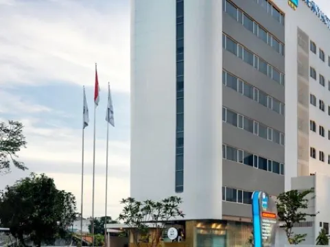 Blue Sky Hotel Petamburan Отели рядом с достопримечательностью «Бунг Карно»