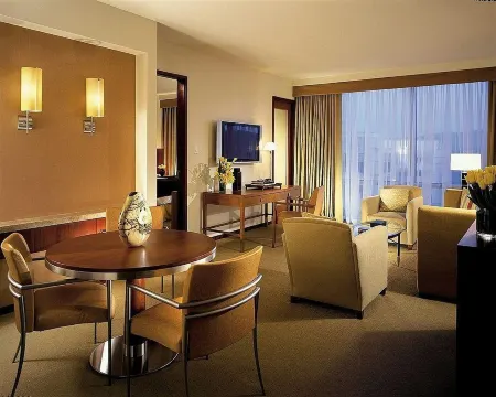 Four Seasons Hotel Silicon Valley at East Palo Alto Отели рядом с достопримечательностью «The Museum of American Heritage»