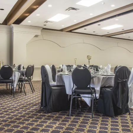 Village Inn & Suites