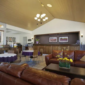 Clarion Pointe Mount Vernon - Burlington