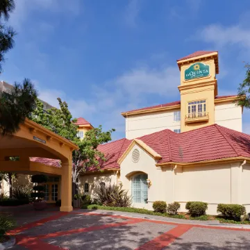 La Quinta Inn & Suites by Wyndham Fremont / Silicon Valley