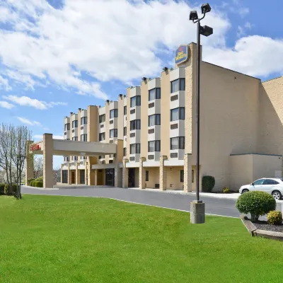 Best Western Knoxville Suites - Downtown Hotels near East Town Crossing shopping center