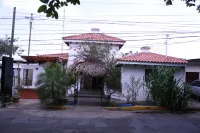 Hotel Aloha Hotels near Shopping Mall