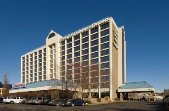 Pear Tree Inn St. Louis Near Union Station Отели рядом с достопримечательностью «Парк Уилсон»