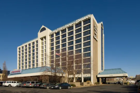 Pear Tree Inn St. Louis Near Union Station