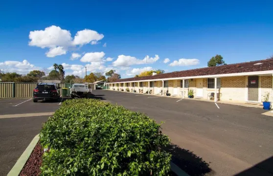 綠山牆汽車旅館