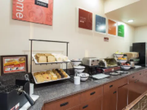 Quality Inn & Suites Fresno Northwest Hotels in Fresno