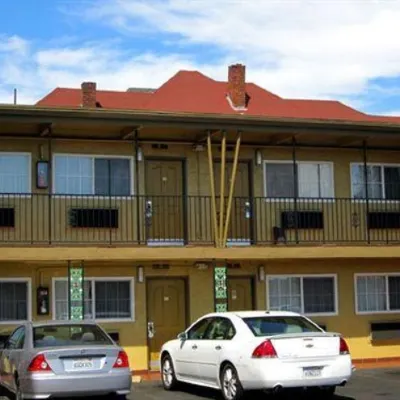 斯威克中心小屋/梅里特湖捷運飯店 African American Museum and Library at Oakland附近的飯店