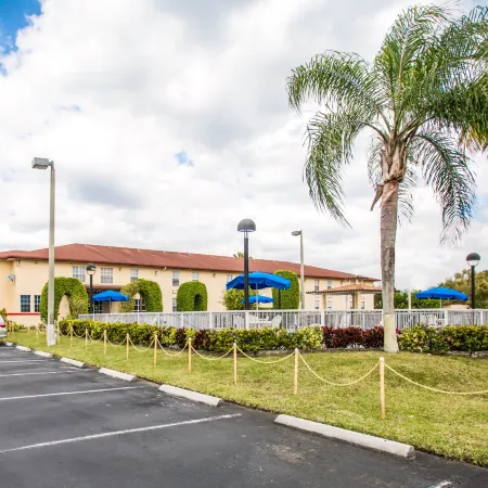 Belmont Inn & Suites