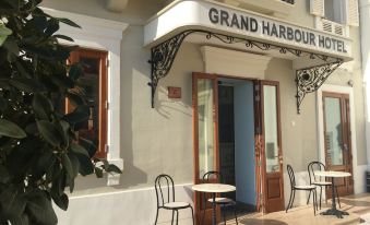 Grand Harbour Hotel