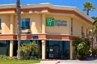 Holiday Inn Express Newport Beach, an IHG Hotel