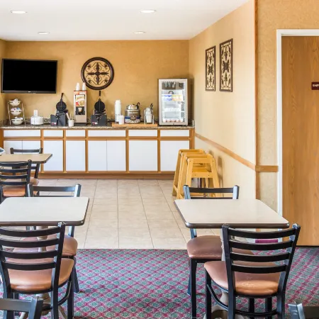 MainStay Suites Dubuque at Hwy 20