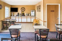 MainStay Suites Dubuque at Hwy 20 - breakfast