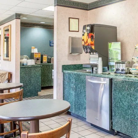 Travelodge by Wyndham Knoxville East