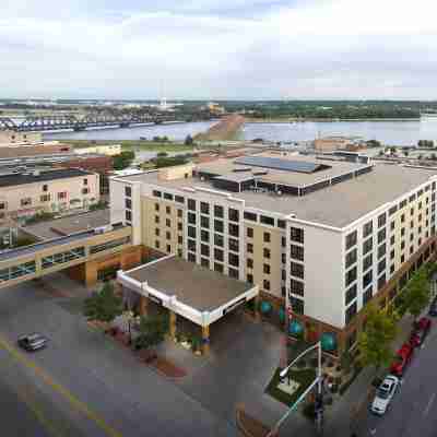 Radisson Quad City Plaza Hotel Exterior