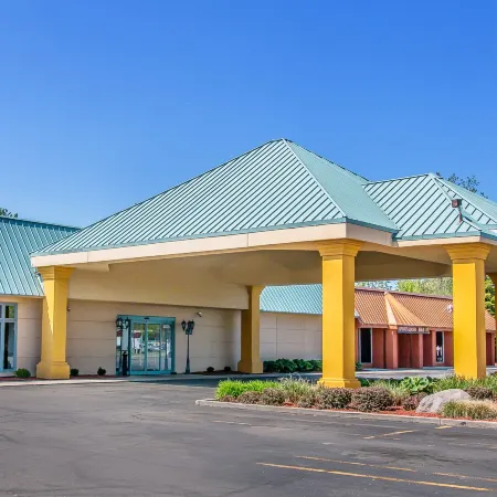 Quality Inn & Suites Banquet Center