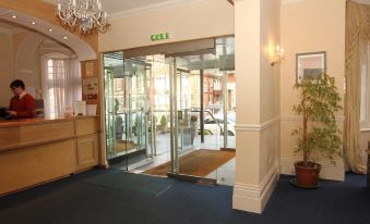 OYO Langford Hotel - Housity